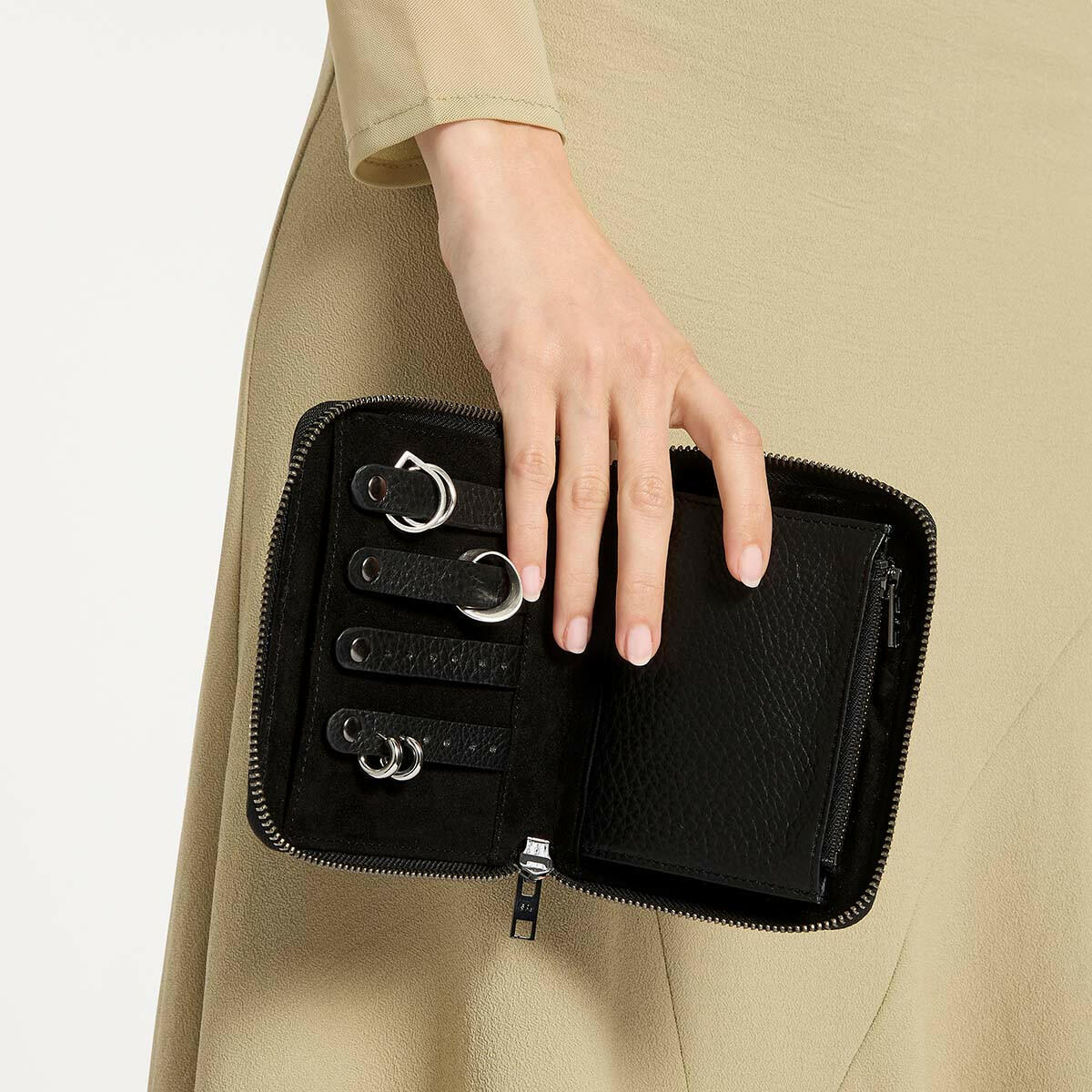 Change Always Comes Jewelry Case - Black