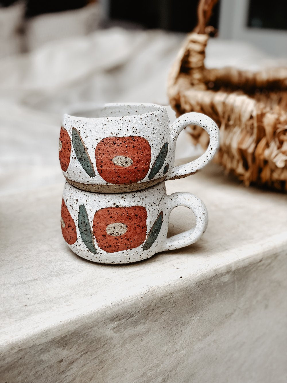 Hana Short Mug -Red Flower Motif