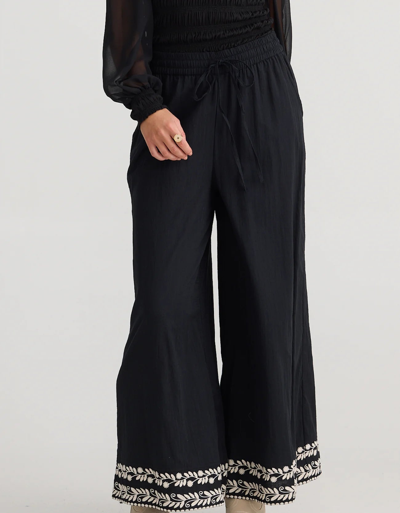Aspire Pant - Black W Off White