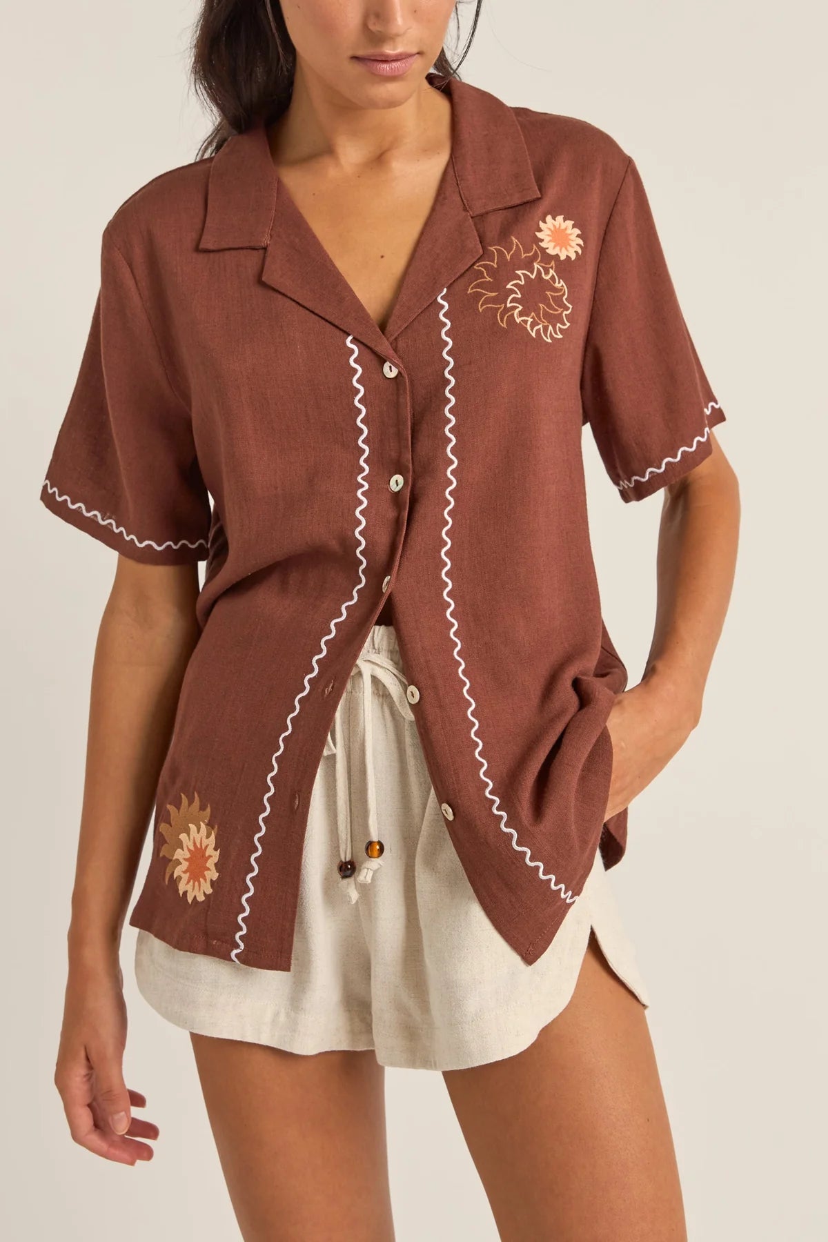 Solis Embroidered Short Sleeve Shirt - Chocolate