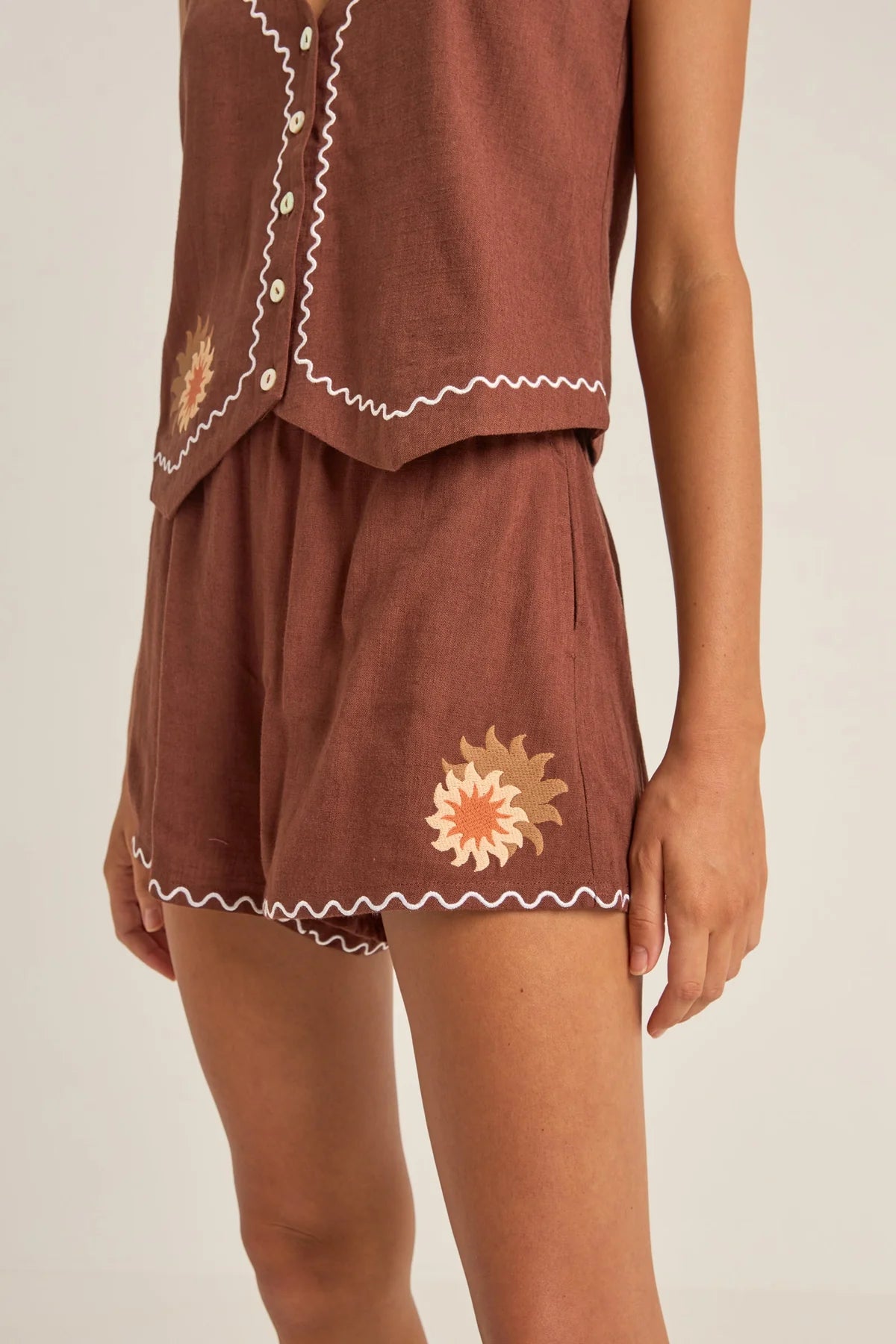 Solis Embroidered Shorts - Chocolate