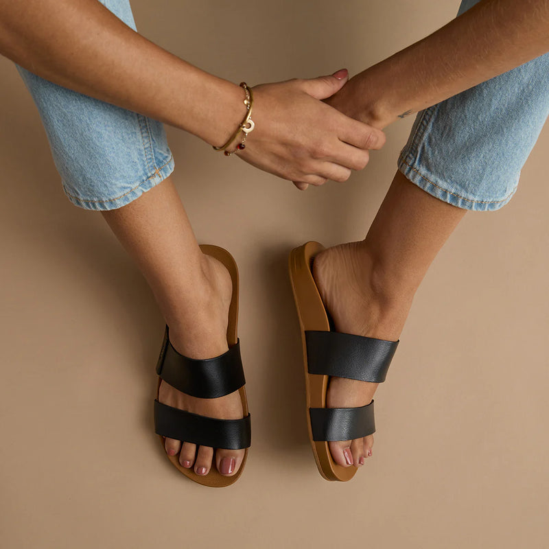 Cushion Vista Shoes - Black / Natural